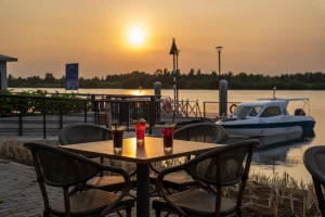 bất động sản nhà hàng ven sông