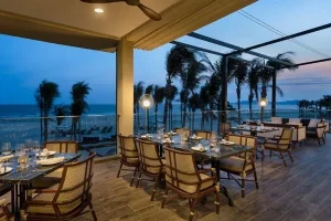 nhà hàng tại khu resort biển